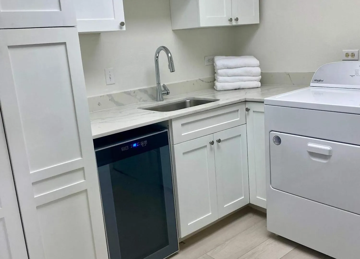 Apartment Oceanfront Condo On Seven Mile Beach
