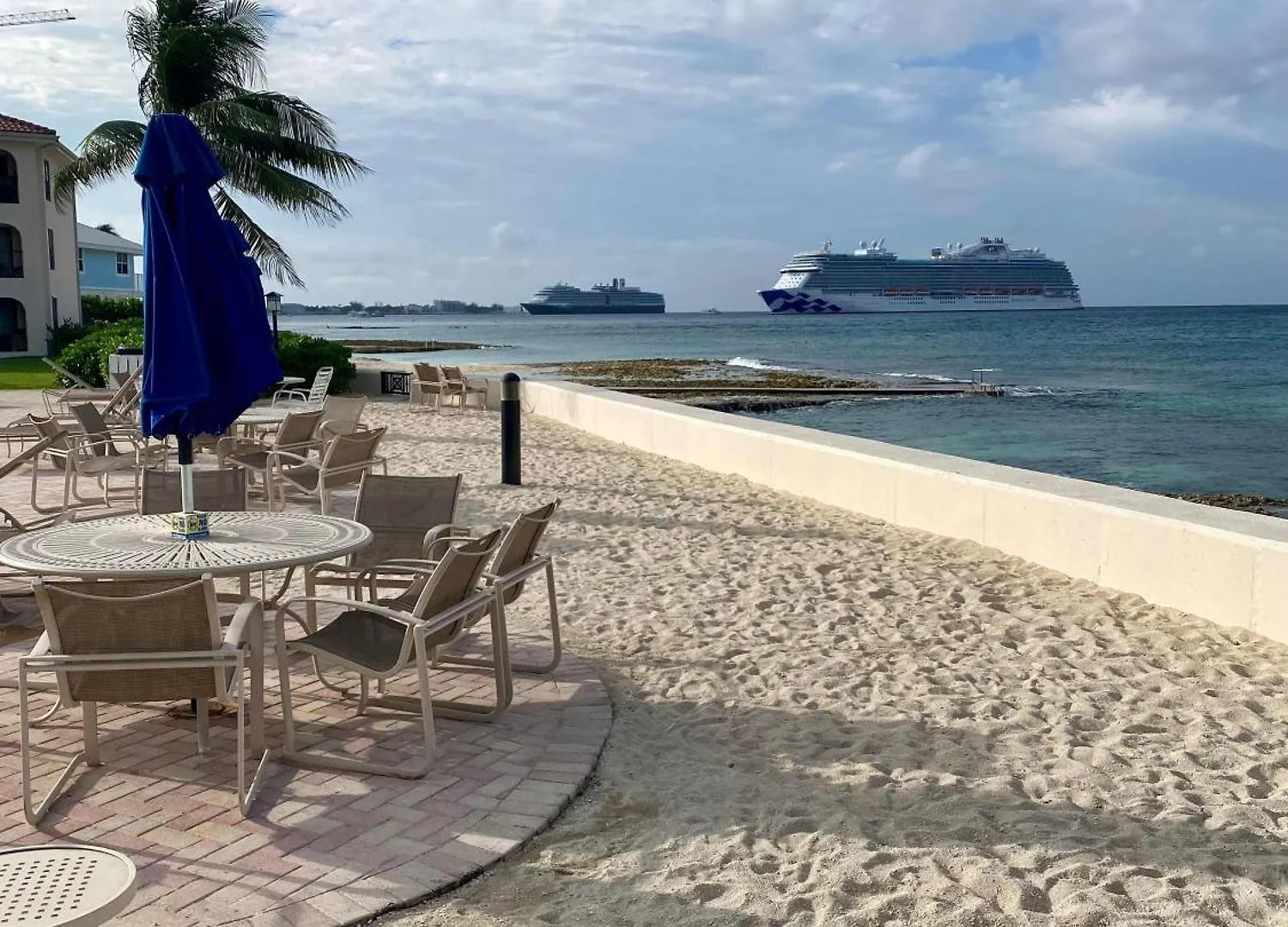 Apartment Oceanfront Condo On Seven Mile Beach