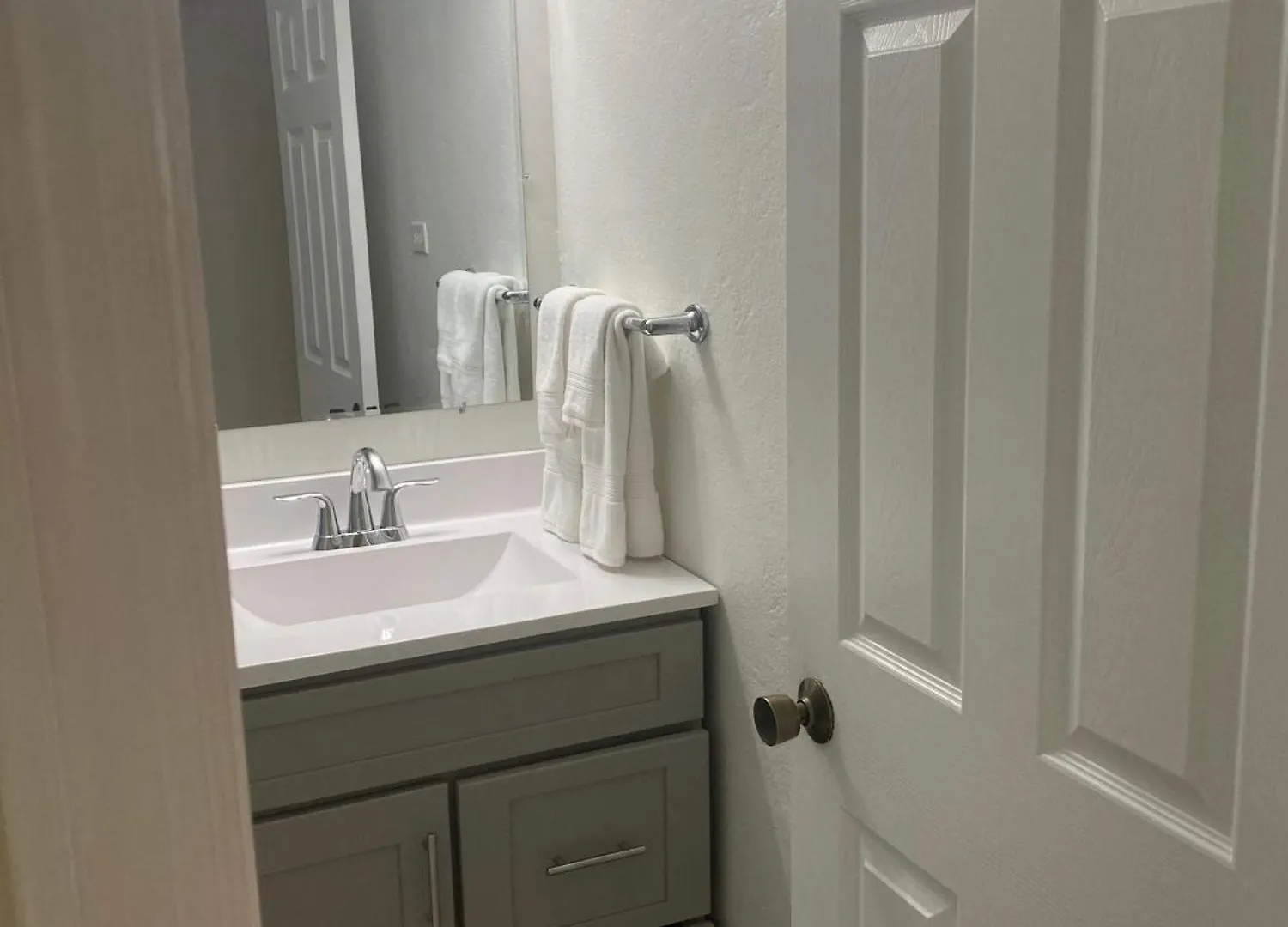 Apartment Oceanfront Condo On Seven Mile Beach