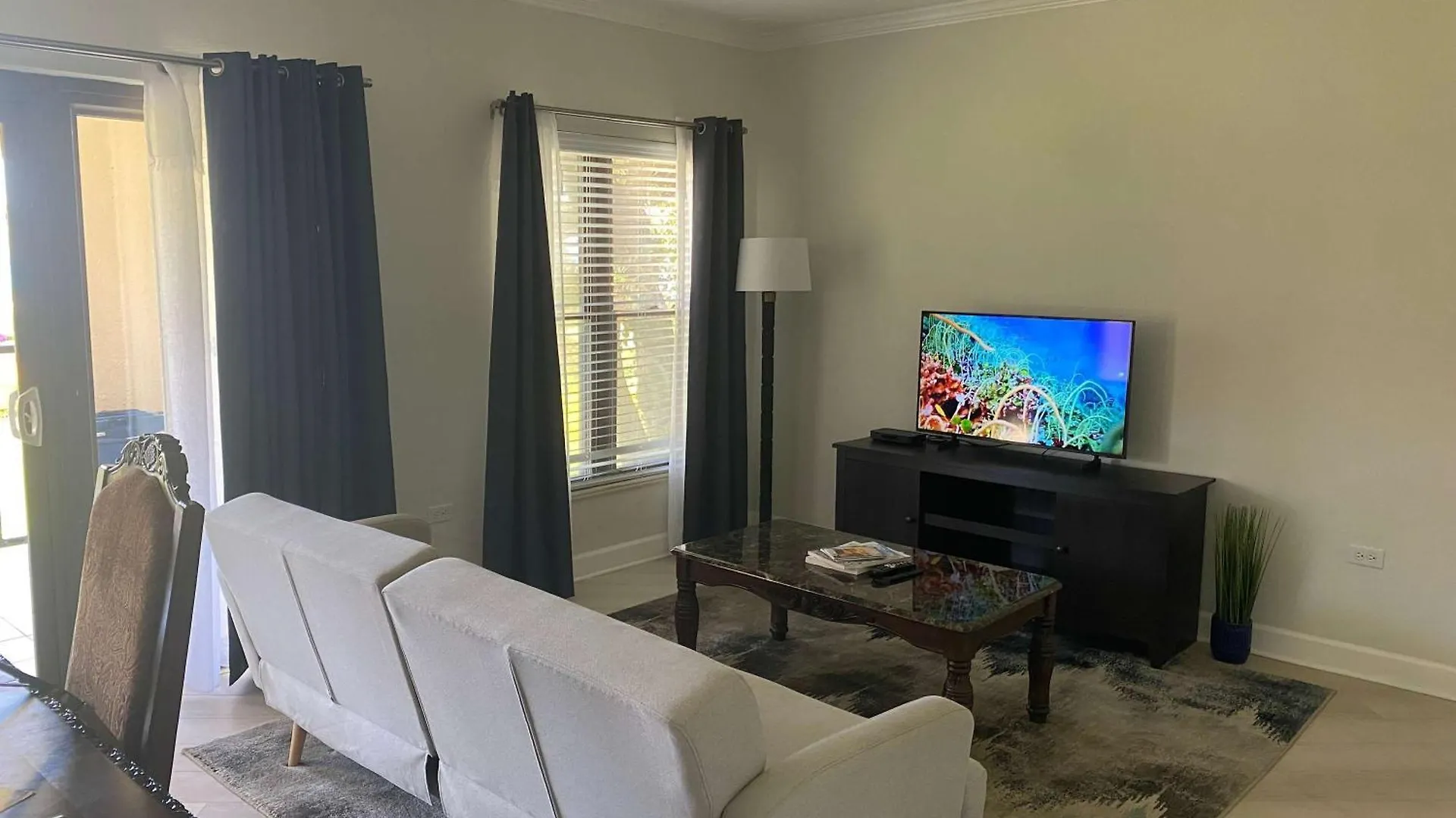 Apartment Oceanfront Condo On Seven Mile Beach